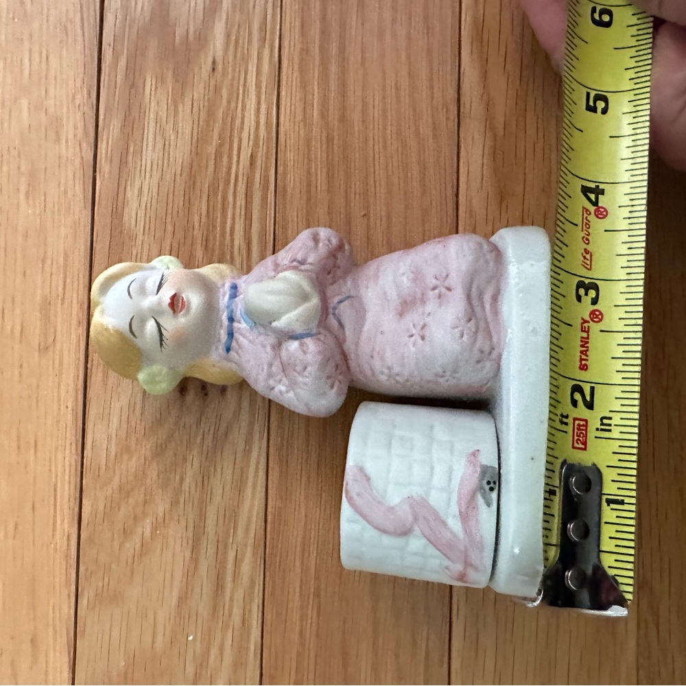 Vintage Lovables Spooner Collingwood hand painted porcelain prayer candleholder - Picture 2 of 4